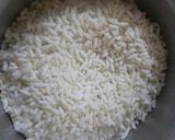 A picture of step 1 of Puffed rice upma.