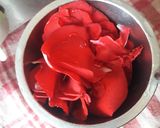 A picture of step 1 of Chinese rose cake.