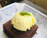 A picture of step 4 of Simple brownie w/ mango ice cream 🍨.