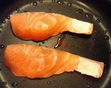 A picture of step 2 of Easy! Salmon Fried in Leek Miso Paste.