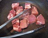 A picture of step 3 of Easy Pork Shoulder Kakuni (Simmered Pork Cubes) with Leeks.