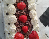 Foto del paso 7 de la receta: Tarta Selva Negra con nata y fresas