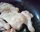 A picture of step 1 of Dakhanmari (Korean-Style Broth Hot Pot).