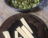 Foto del paso 1 de la receta: Tortilla de brócoli con base de papas, queso y huevo