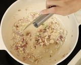 Foto langkah ke 3 dari resep Nasi Goreng Cabai Ijo Ikan Asin Devina Hermawan.