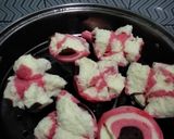 Foto langkah ke 6 dari resep Bolu kukus merah putih.