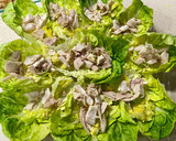 Foto del paso 1 de la receta: Wraps o tacos de hojas de cogollos con ensalada César