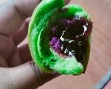 Foto langkah ke 9 dari resep Roti pandan isi.