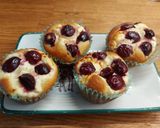Krémes- túrós cseresznyés muffin recept fázis 3 fotója