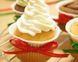 A picture of step 8 of Christmas Tree Christmas Cakes.