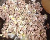 A picture of step 1 of Mapo Doufu.