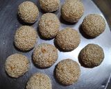 A picture of step 3 of Til Ladoo.