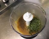 Une image de l'étape 4 de Sauce salade sucrée salée à la mangue, citron et persil.