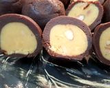 A picture of step 8 of Oreo chocolate balls.