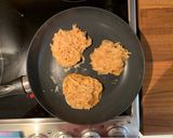 A picture of step 2 of Potato hash browns with fried eggs.
