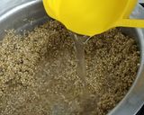 A picture of step 2 of Quinoa Halwa.