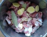 A picture of step 2 of Fried chicken gizzards in lard.
