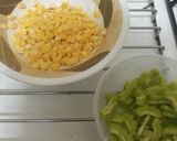 Foto langkah ke 1 dari resep Tumis jagung pare pedas.