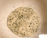 Foto langkah ke 3 dari resep Spinach Bread Pizza.
