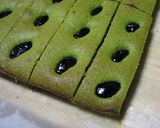 A picture of step 5 of Matcha Cake Sticks.