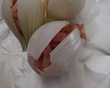 Foto del paso 4 de la receta: Cebollas asadas (rellenas de queso manchego y tocino)