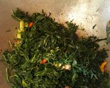 Foto langkah ke 4 dari resep Tumis Daun singkong ayam.