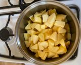 Foto del paso 1 de la receta: Torta de manzanas y azúcar negra