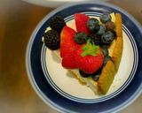 A picture of step 9 of Fruits and Lotus biscuits cheesecake.