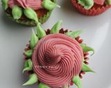 Foto langkah ke 8 dari resep Simple Cupcakes with icing vanilla flower decoration ala Venny.