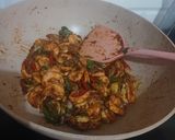 Foto langkah ke 3 dari resep Udang Tumis Mentega.