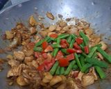 Foto langkah ke 8 dari resep Tumis 3 Sahabat Bekal Pagi✨🍱Buncis + Ayam + Bakso Gurih Manis No Pedas.
