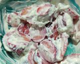 Foto del paso 2 de la receta: Frutillas con crema versión saludable