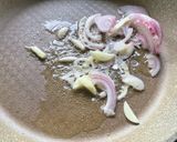 Gambar langkah 3 resipi Peria Goreng Telur Pecah.