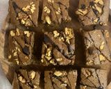 वॉल्नट ब्राउनी विद चॉकलेट सॉस (chocolate brownie with chocolate sauce recipe in Hindi) रेसिपी चरण 6 फोटो