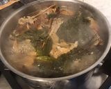 Une image de l'étape 6 de Bouillon de chapon aux herbes aromatiques.