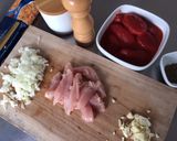 A picture of step 1 of Garlic Chicken Pasta.