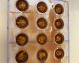 Foto del paso 6 de la receta: Bombones de chocolate rellenos de mazapán