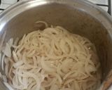 A picture of step 4 of Steak n onion Pie.