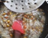 চিলি গার্লিক চিকেন স্যুইটকর্ণ স্যুপ(chilli garlic chicken sweetcorn soup recipe in Bengali) রেসিপির ধাপ 6 ছবি