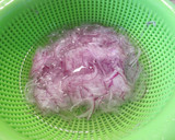 A picture of step 1 of Colorful and Refreshing Red Onion Salad.