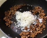 รูปขั้นตอนการทำที่ 4 ของ ข้าวผัดหมูซีอิ๊ว