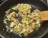 Foto del paso 4 de la receta: Pasta de espelta con verduras y huevos de codorniz
