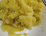Foto del paso 2 de la receta: Arepas / torticas de papa criolla🫓🥔🥯