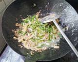 รูปขั้นตอนการทำที่ 2 ของ ผัดต้นหอมหมูสับ​ (คีโต)​