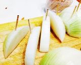 A picture of step 3 of Easy Skewered Onion Wedges for Yakiniku or BBQ.