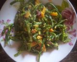 Une image de l'étape 7 de Légumes Sautés aux Haricots Verts et Carottes avec Omelette et Cacahuètes Grillées.