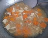 Foto langkah ke 1 dari resep Sup Ayam Jamur 🍄.