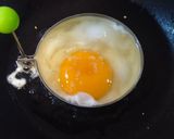 Foto langkah ke 1 dari resep Telur Ceplok Kecap.