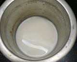 A picture of step 1 of Banana oreo milk shake.