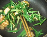 A picture of step 2 of Kimchi Cream Pasta.